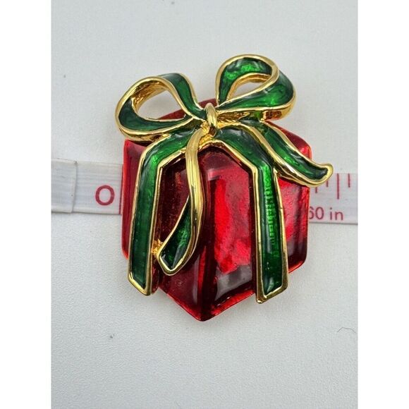 Christmas Gift Box Present Gold Tone Enamel Brooch Pin Red Green Holiday Jewelry - Picture 4 of 5